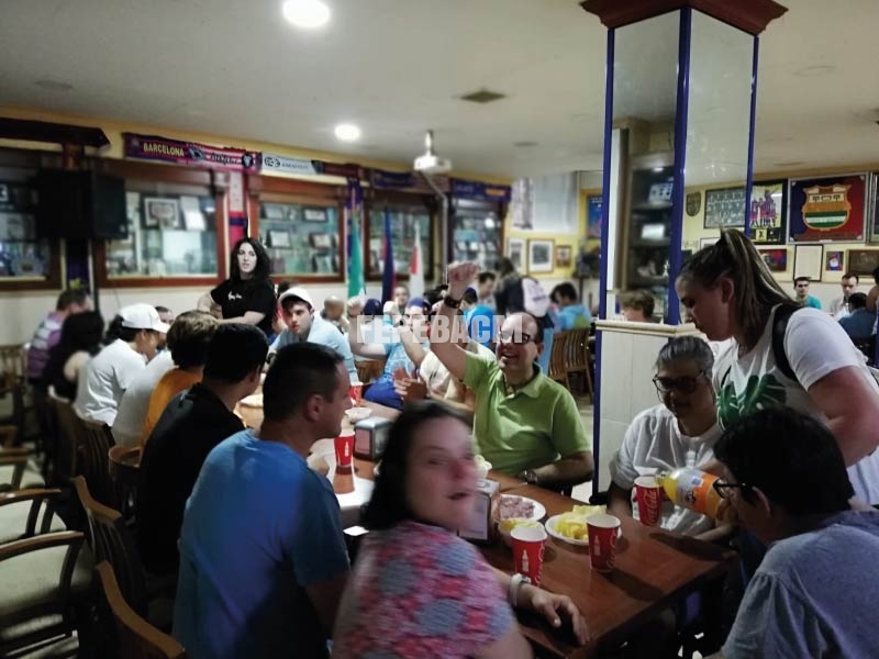 Los residentes del Centro de Discapacidad Virgen de la Cabeza visitan la Peña Deportiva Barça de Andújar